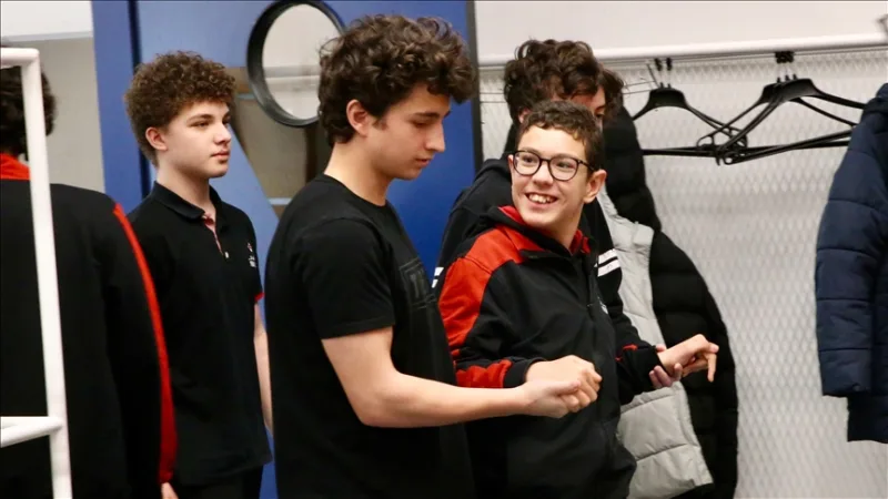 A TÜBİTAK Természettudományi Gimnázium egyik, agyi bénulásban szenvedő diákjának célja, hogy tudós legyen